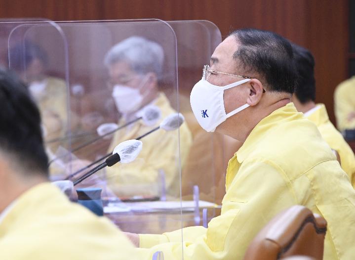 홍남기 부총리, '제45차 비상경제 중앙대책본부 회의' 주재