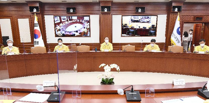 홍남기 부총리, '제45차 비상경제 중앙대책본부 회의' 주재