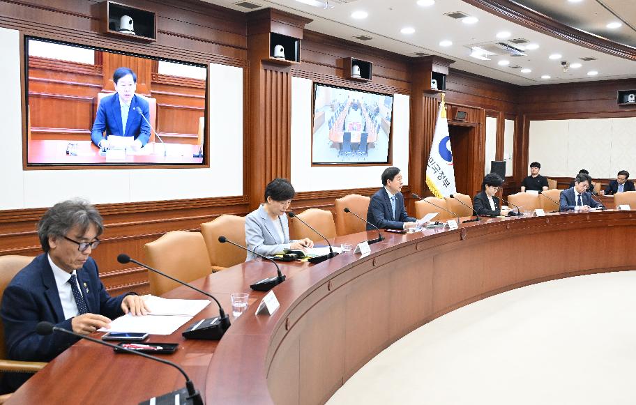 구윤철 부총리, 비상경제본부 회의 겸 경제관계장관회의 주재