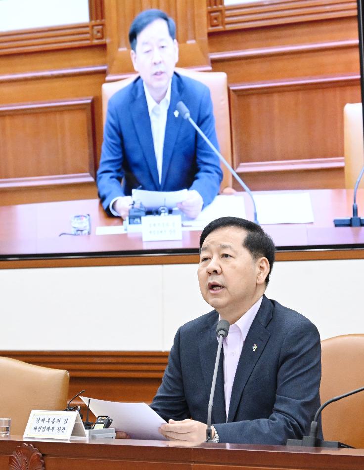 구윤철 부총리, 비상경제본부 회의 겸 경제관계장관회의 주재