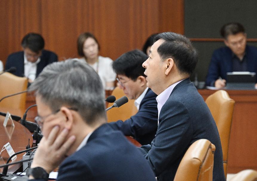 구윤철 부총리, 비상경제본부 회의 겸 경제관계장관회의 주재