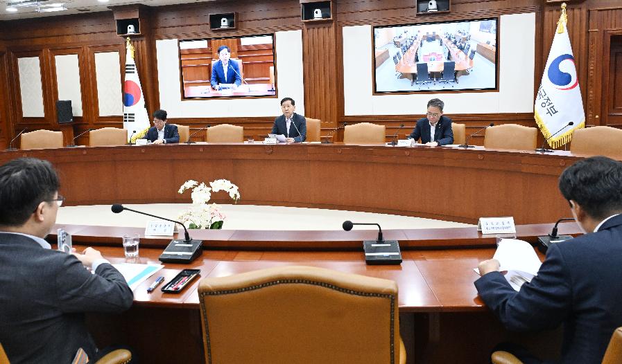 구윤철 부총리, 비상경제본부 회의 겸 경제관계장관회의 주재