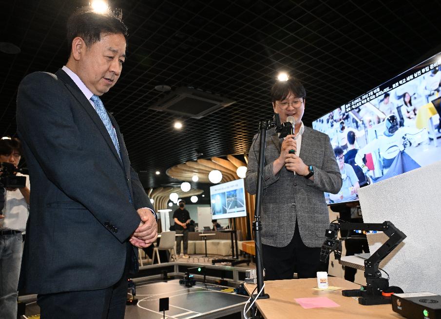 구윤철 부총리, 첨단산업 인재양성 부트캠프 현장방문 및 간담회