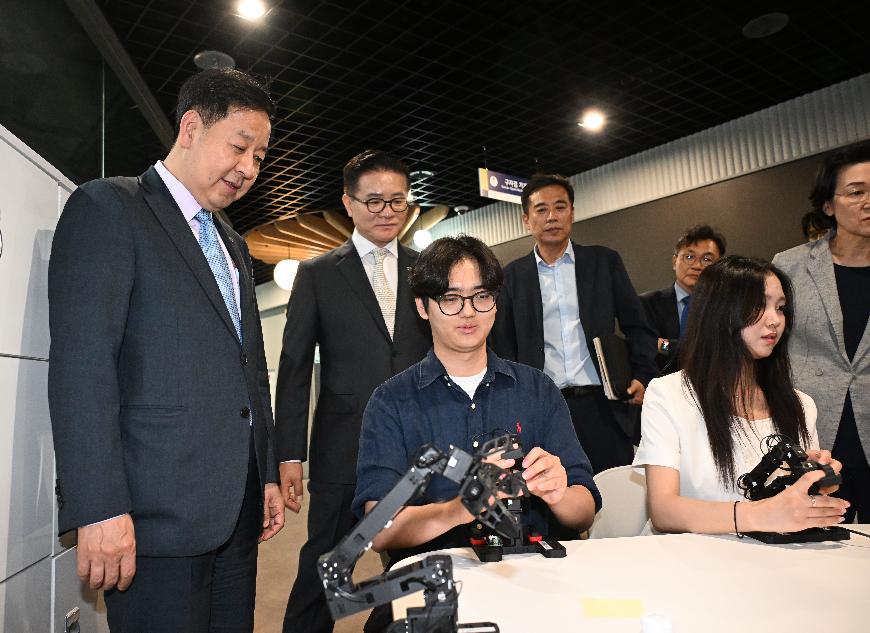 구윤철 부총리, 첨단산업 인재양성 부트캠프 현장방문 및 간담회