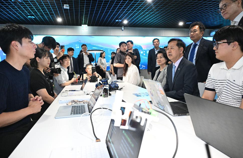 구윤철 부총리, 첨단산업 인재양성 부트캠프 현장방문 및 간담회