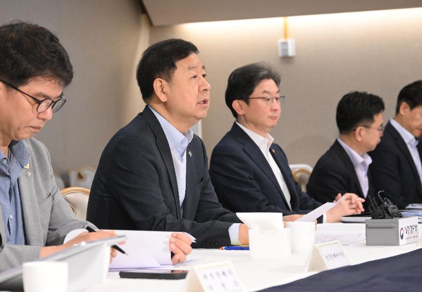 구윤철 부총리, 확대거시경제금융회의 주재