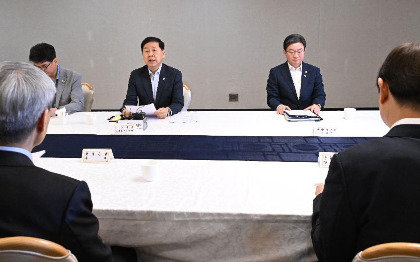 구윤철 부총리, 확대거시경제금융회의 주재