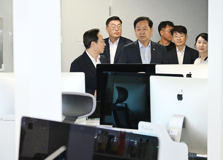구윤철 부총리, 에이전틱 인공지능 교육 현장방문