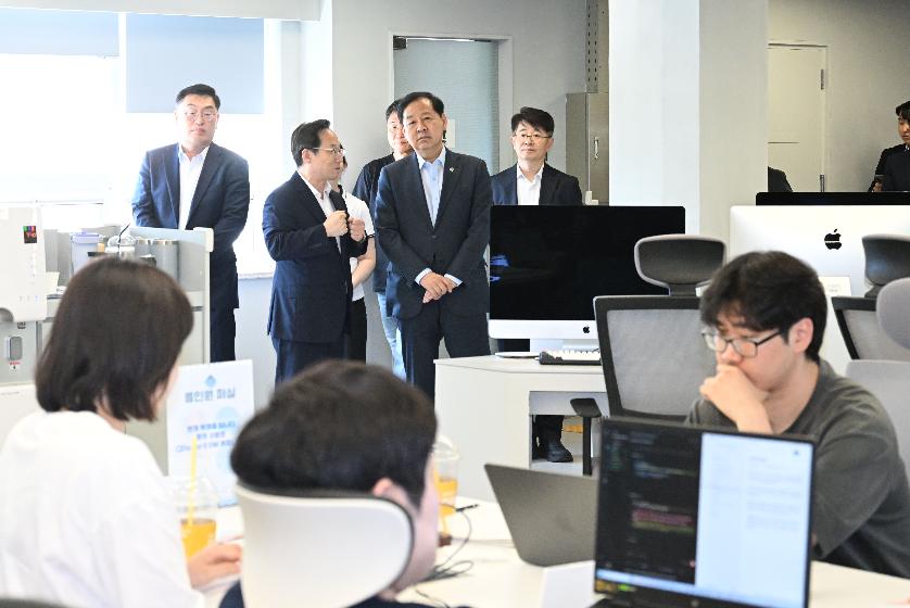 구윤철 부총리, 에이전틱 인공지능 교육 현장방문