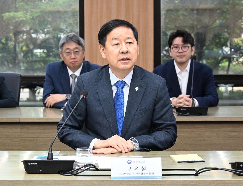 구윤철 부총리, 한미 전략투자공사 및 정책금융기관-조선3사간 한-미 조선협력투자 MOU 체결행사