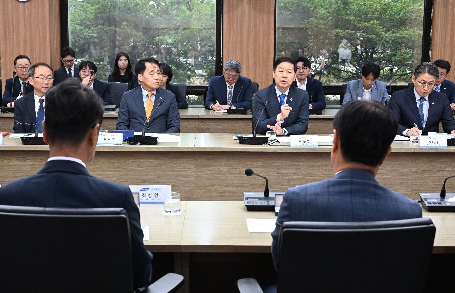 구윤철 부총리, 한미 전략투자공사 및 정책금융기관-조선3사간 한-미 조선협력투자 MOU 체결행사
