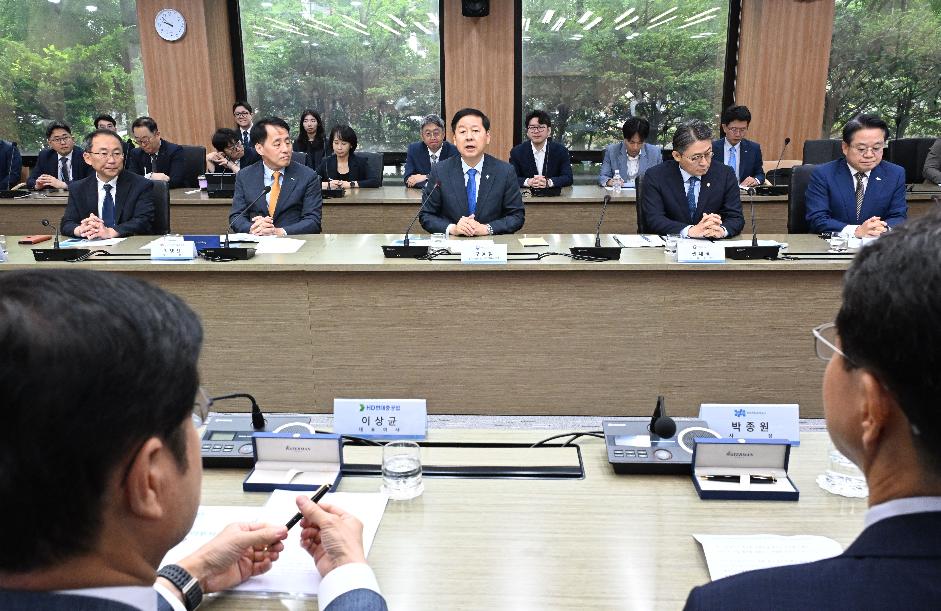 구윤철 부총리, 한미 전략투자공사 및 정책금융기관-조선3사간 한-미 조선협력투자 MOU 체결행사