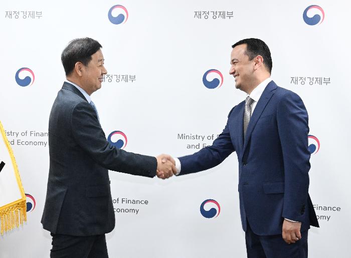 구윤철 부총리, 라지즈 쿠드라토프 우즈벡 투자산업통상부 장관 면담 