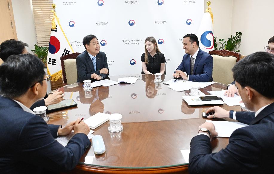구윤철 부총리, 라지즈 쿠드라토프 우즈벡 투자산업통상부 장관 면담 