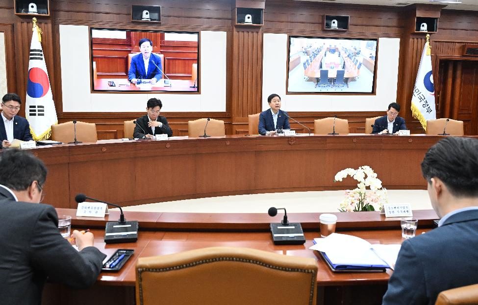 구윤철 부총리, 비상경제본부 회의 겸 경제, 산업경쟁력강화 관계장관회의 주재