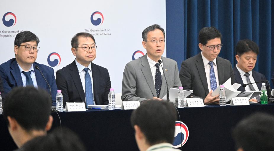 이형일 차관, 하반기 경제성장전략 상세 브리핑 참석