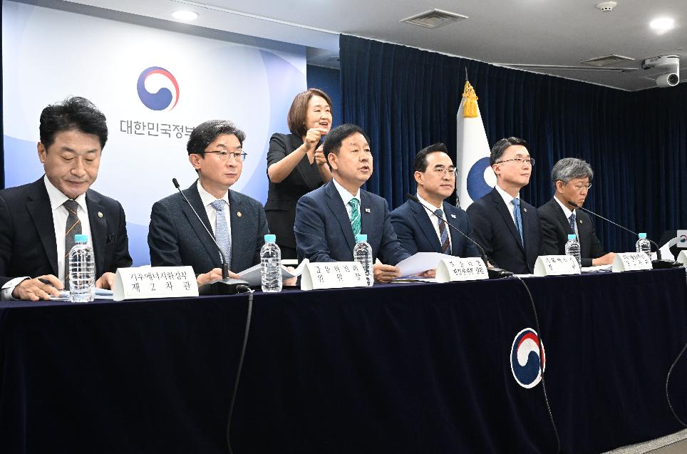 구윤철 부총리, 2026년 하반기 경제성장전략 관계부처 합동브리핑
