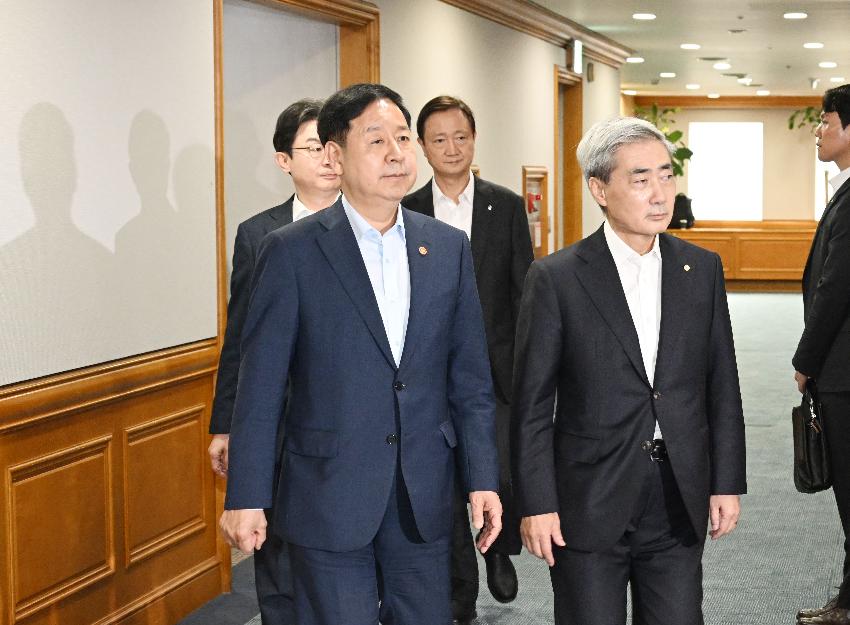 구윤철 부총리, 시장상황점검회의 주재