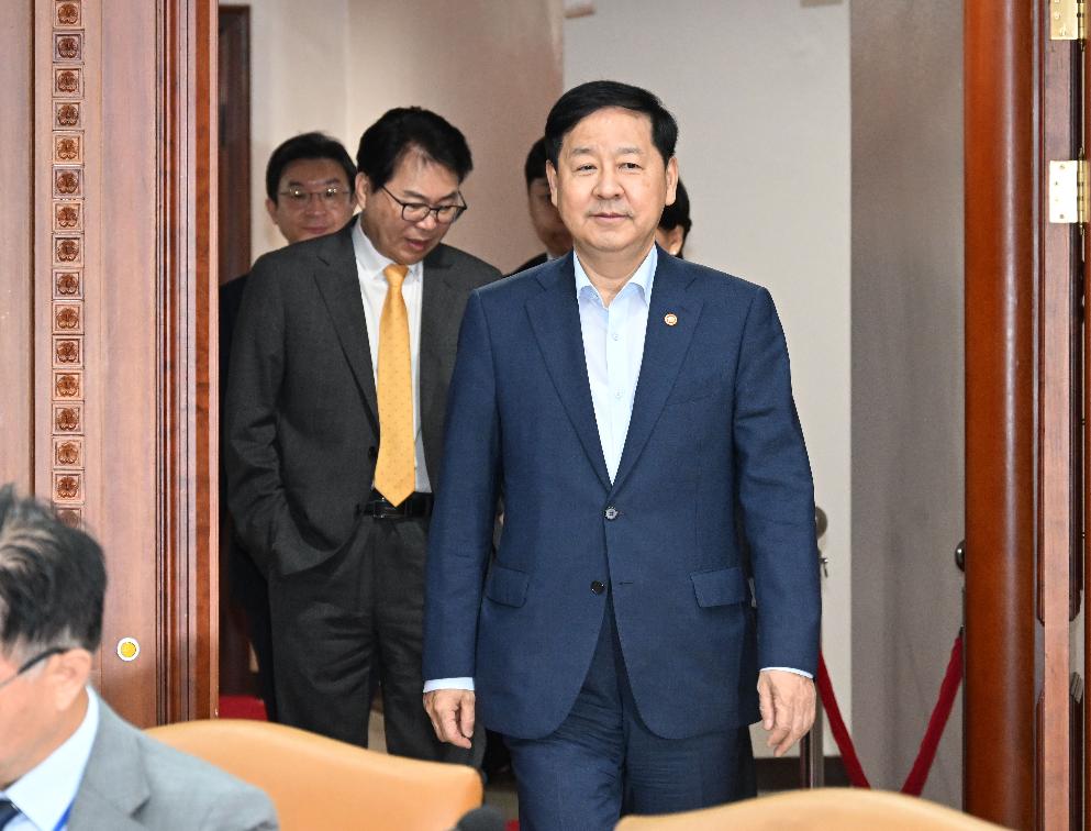 구윤철 부총리, 비상경제본부 회의 겸 경제.산업경쟁력강화 관계장관회의 주재