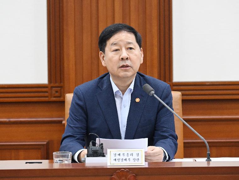 구윤철 부총리, 비상경제본부 회의 겸 경제.산업경쟁력강화 관계장관회의 주재