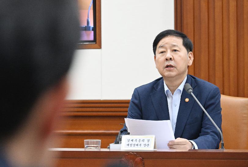 구윤철 부총리, 비상경제본부 회의 겸 경제.산업경쟁력강화 관계장관회의 주재