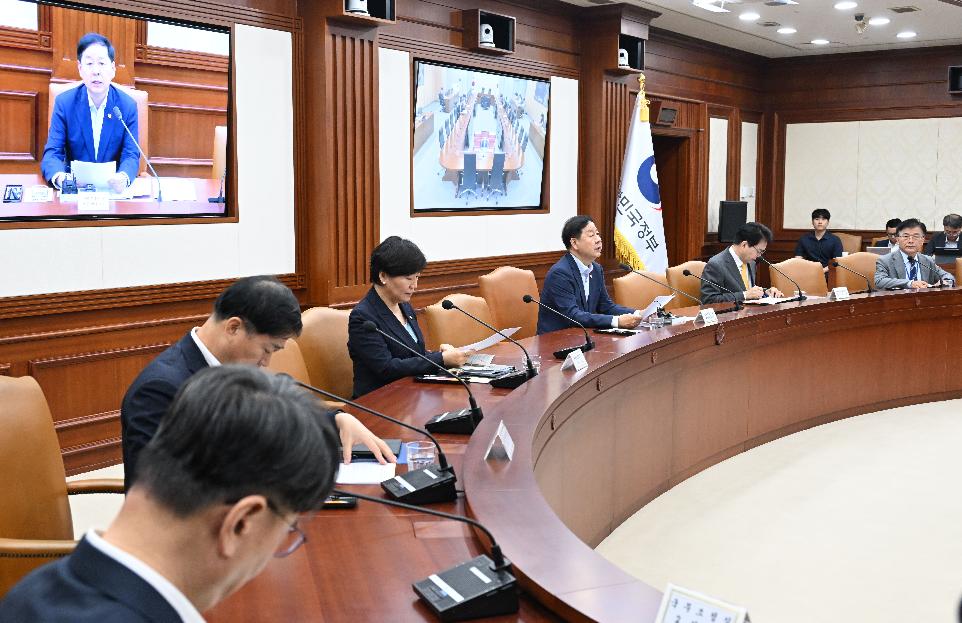 구윤철 부총리, 비상경제본부 회의 겸 경제.산업경쟁력강화 관계장관회의 주재