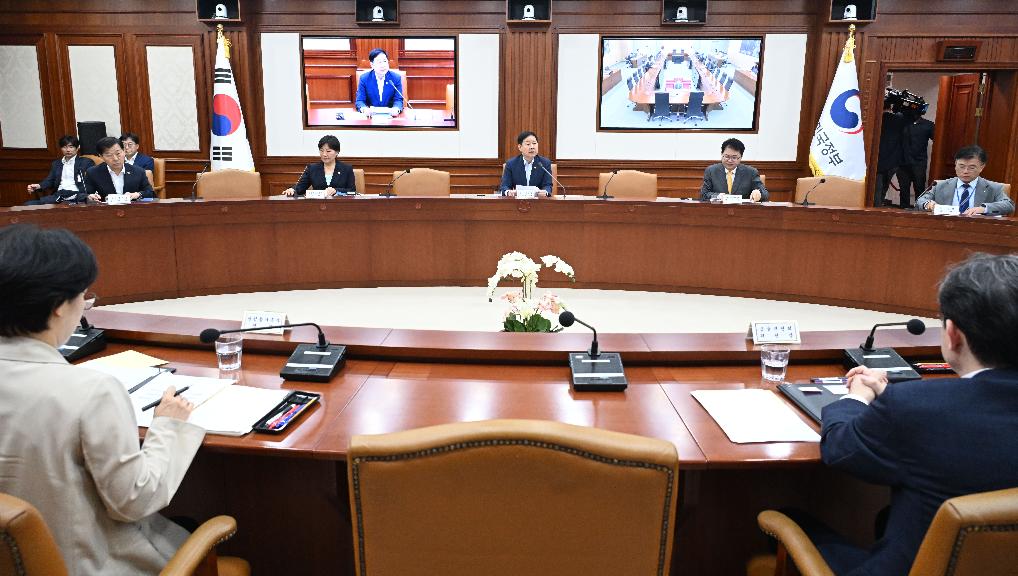 구윤철 부총리, 비상경제본부 회의 겸 경제.산업경쟁력강화 관계장관회의 주재