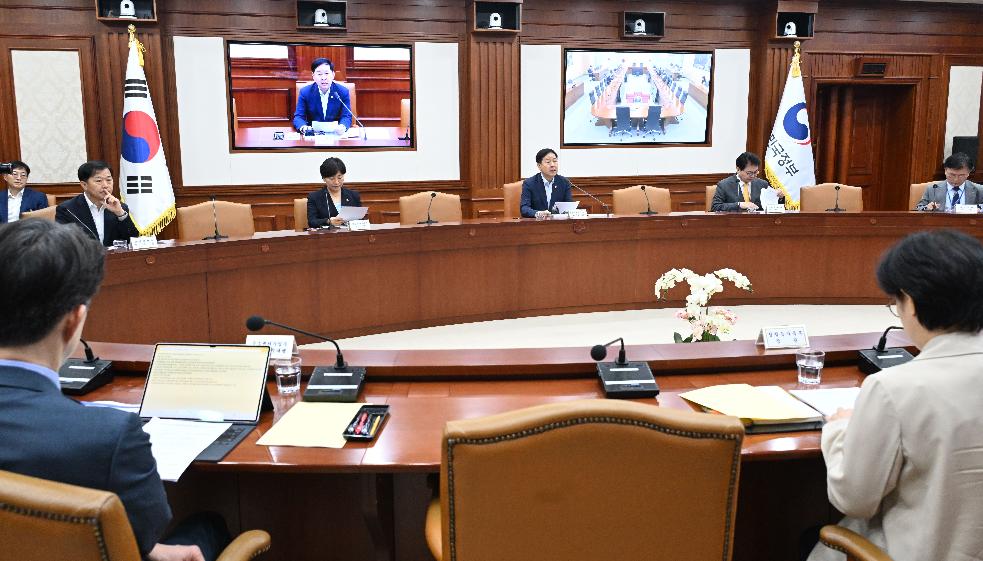 구윤철 부총리, 비상경제본부 회의 겸 경제.산업경쟁력강화 관계장관회의 주재