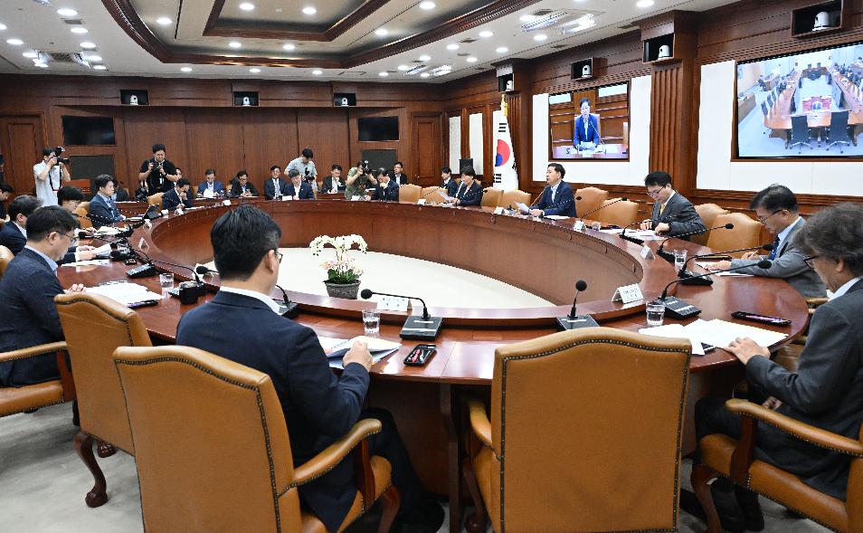 구윤철 부총리, 비상경제본부 회의 겸 경제.산업경쟁력강화 관계장관회의 주재