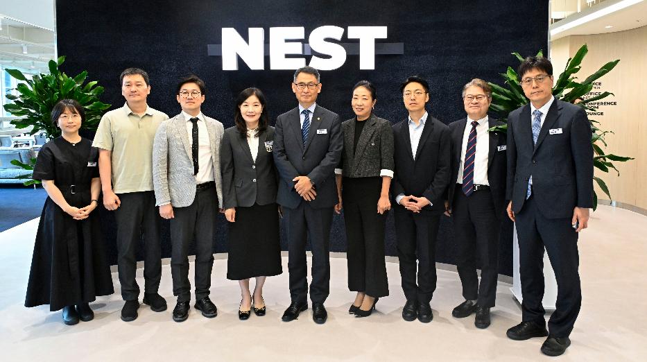 허장 차관, 공공기관 AI 혁신 워크숍 및 청년 AI 서포터즈 발대식 개최



허장 재정경제부 차관이 7월 23일 서울 광진구 신용보증기금 Nest Court 에서 열린 '공공기관 AI 혁신 워크숍 및 청년 AI 서포터즈 발대식'을 개최
-청년들과 기념사진을 찍고있다.
-NEST AI-Lab 입주기업 간담회를 진행하고 있다.
