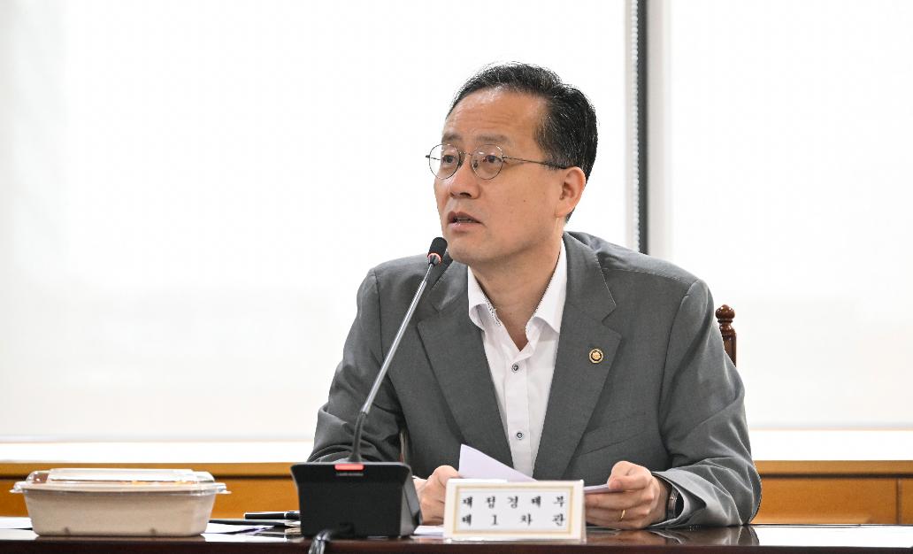 이형일 차관, 거시경제금융회의 주재