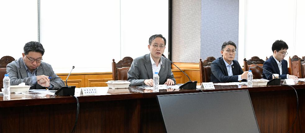 이형일 차관, 거시경제금융회의 주재