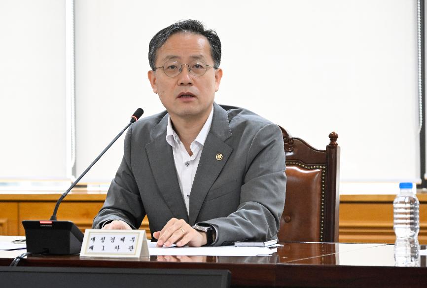 이형일 차관, 거시경제금융회의 주재