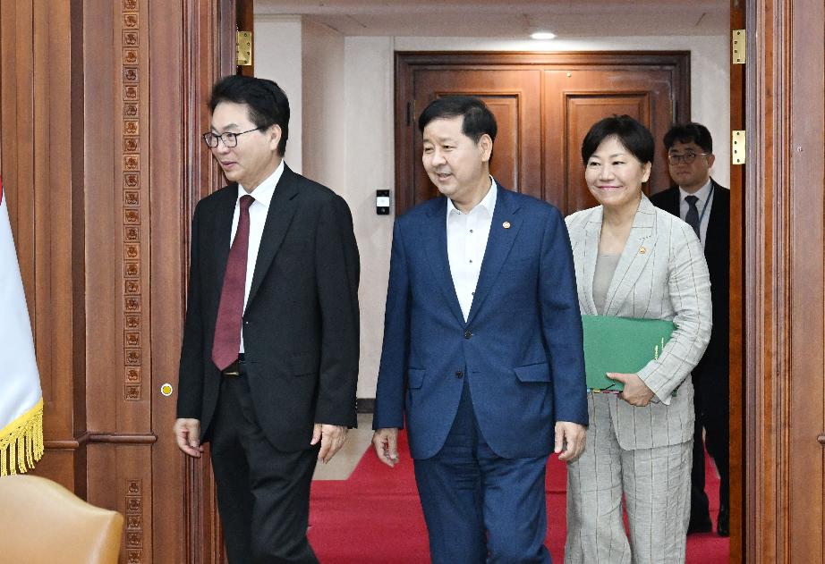 구윤철 부총리, 비상경제본부 회의 겸 경제관계장관회의 겸 민생물가 특별관리 관계장관 TF 주재