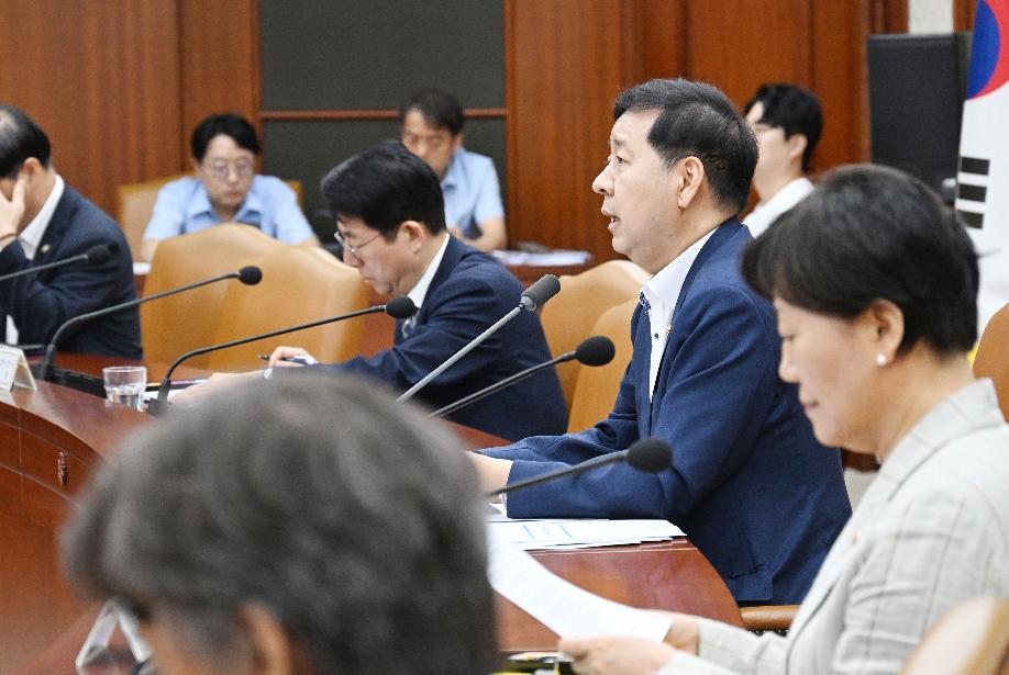 구윤철 부총리, 비상경제본부 회의 겸 경제관계장관회의 겸 민생물가 특별관리 관계장관 TF 주재