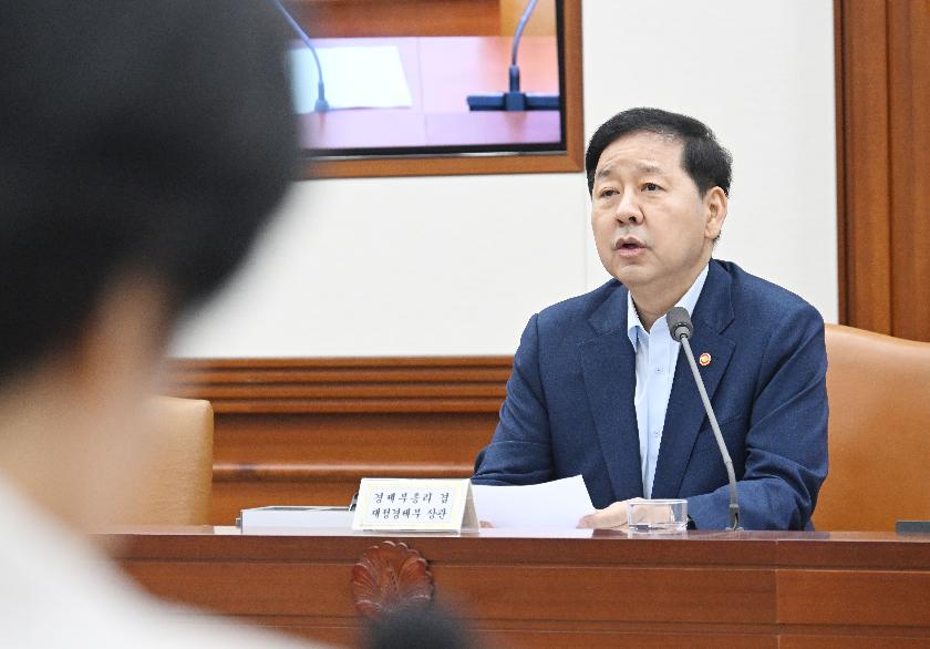 구윤철 부총리, 비상경제본부 희의 겸 경제·구조혁신 관계장관회의 주재