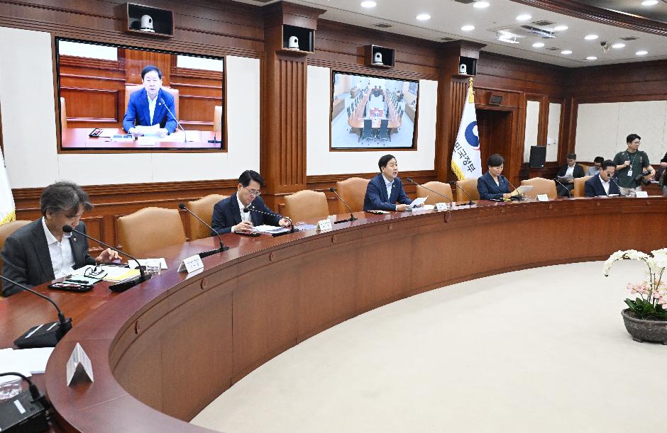 구윤철 부총리, 비상경제본부 희의 겸 경제·구조혁신 관계장관회의 주재