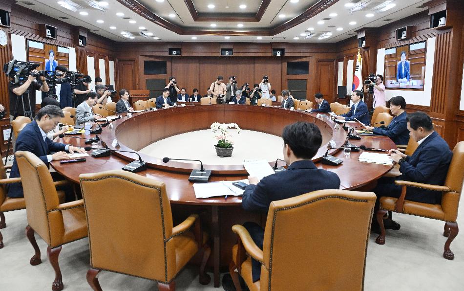 구윤철 부총리, 비상경제본부 희의 겸 경제·구조혁신 관계장관회의 주재