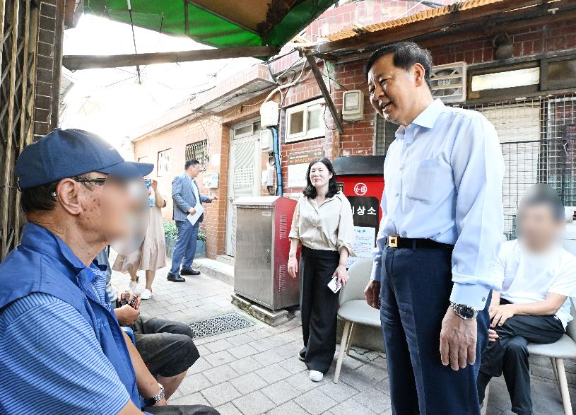 구윤철 부총리, 창신동 쪽방촌 폭염 취약계층 현장방문