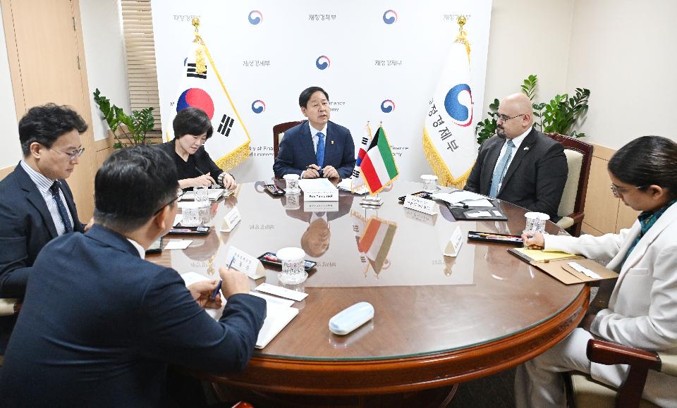 구윤철 부총리, 아잠 알-아스포르 주한 쿠웨이트 대사 면담
