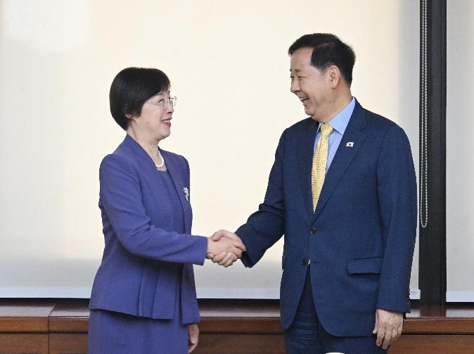 구윤철 부총리, 쩌우 자이 아시아인프라투자은행(AIIB) 신임 총재 면담