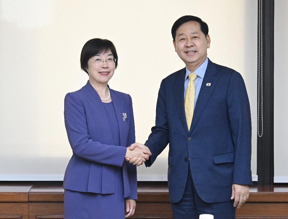 구윤철 부총리, 쩌우 자이 아시아인프라투자은행(AIIB) 신임 총재 면담