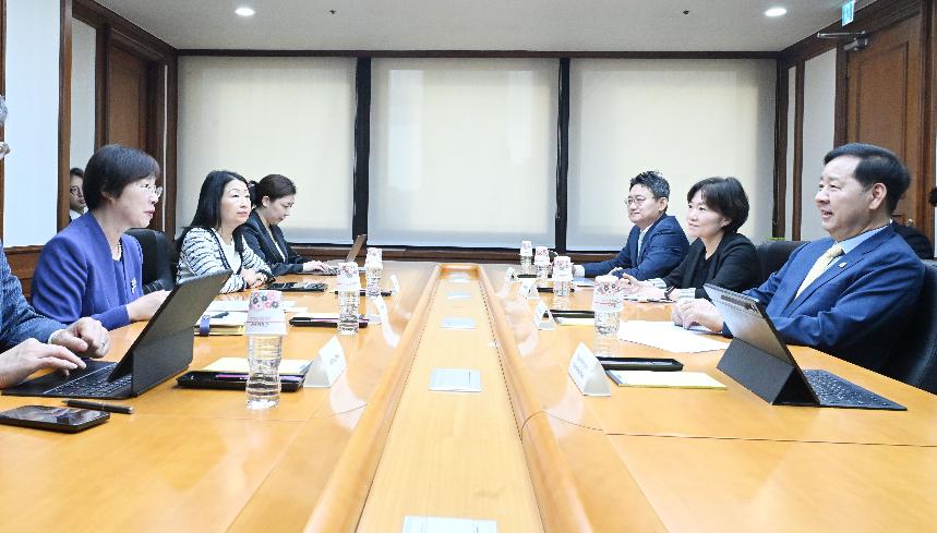 구윤철 부총리, 쩌우 자이 아시아인프라투자은행(AIIB) 신임 총재 면담