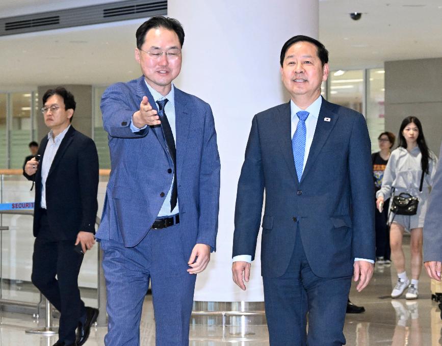 구윤철 부총리, 주요 20개국(G20) 재무장관 중앙은행총재 회의 참석 후 귀국


구윤철 부총리 겸 재정경제부 장관이 9월 3일 주요 20개국(G20) 재무장관 중앙은행총재 회의에 참석 후 귀국했다.
