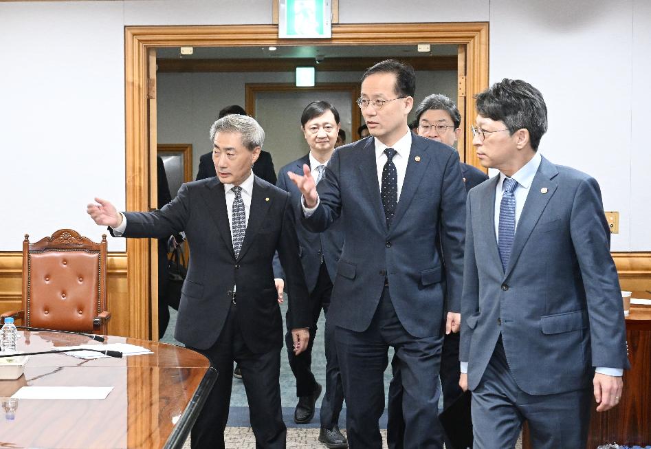 이형일 부총리, 시장상황점검회의 주재