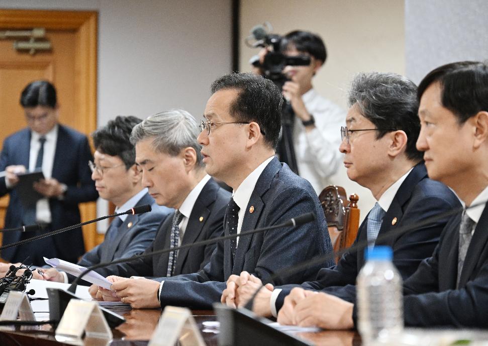 이형일 부총리, 시장상황점검회의 주재