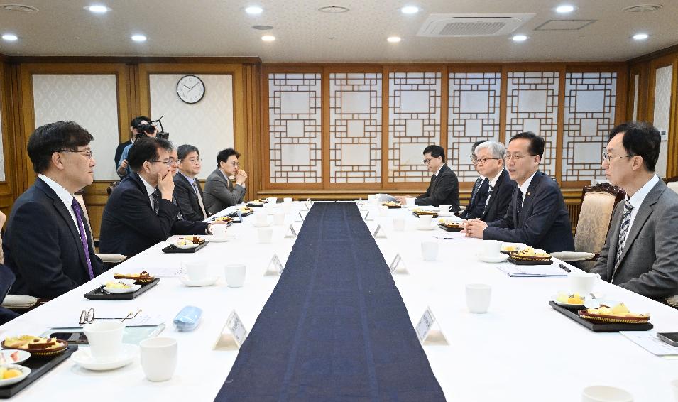 이형일 부총리, 연구기관장간담회 주재