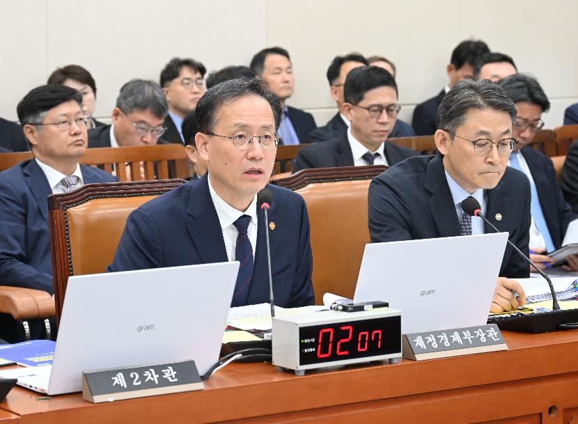 이형일 부총리, 2026년 재정경제부 국정감사