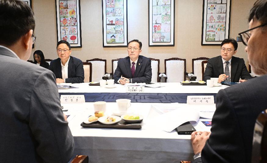 이형일 부총리, 통상 전문가 간담회 주재