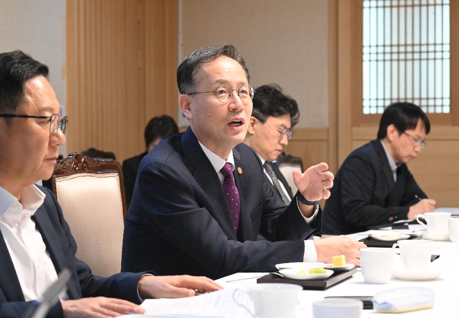 이형일 부총리, 통상 전문가 간담회 주재
